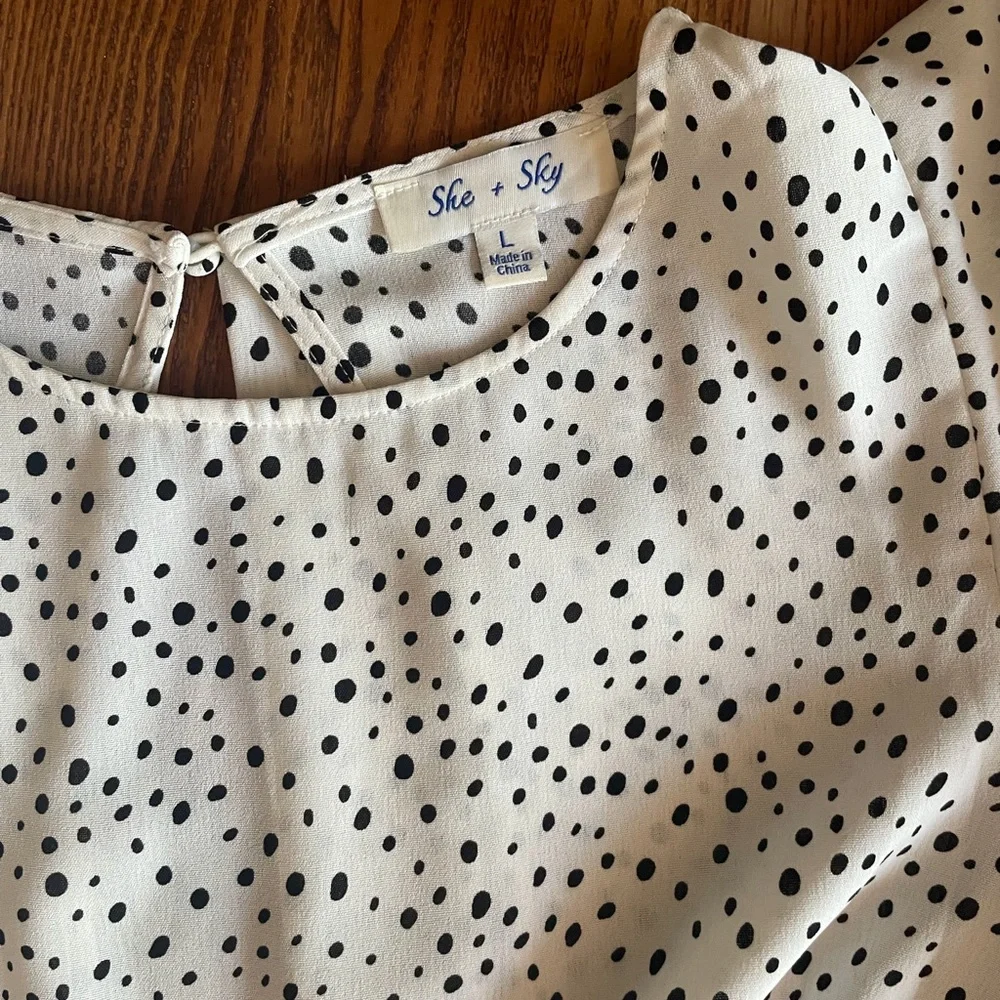 She & Sky White Black Polka Dot Open Back Peplum Top with Lace Detail - Picture 4 of 6